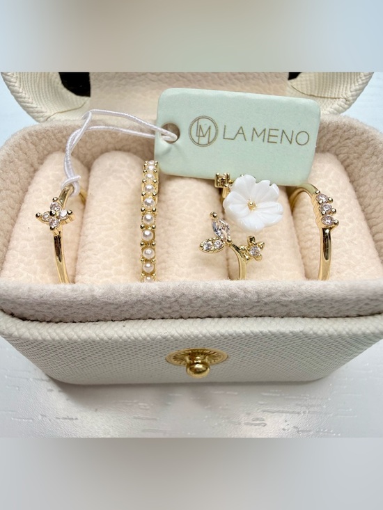 La Meno Jewelry - La Meno Gold Floral Pearl Stackable Crystal Pearl Ring Set - White Flower